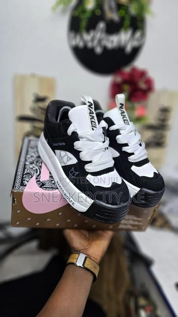 Naked Wolfe - thumbnail 3