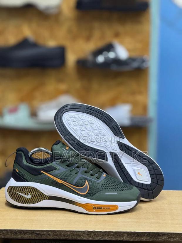 Winflow Zoom Trainers - main view