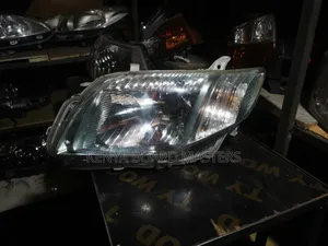 Toyota Fielder/Axio 2010 Bluish
Headlight Non Zenon