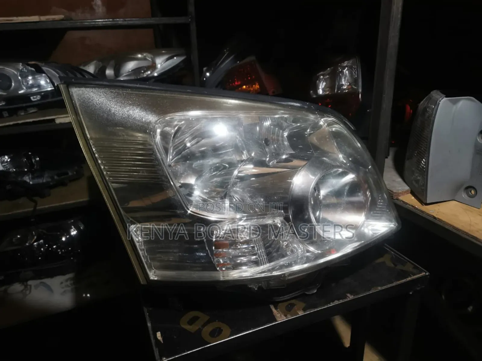 Toyota Noah 2006-2008 Zenon Headlight