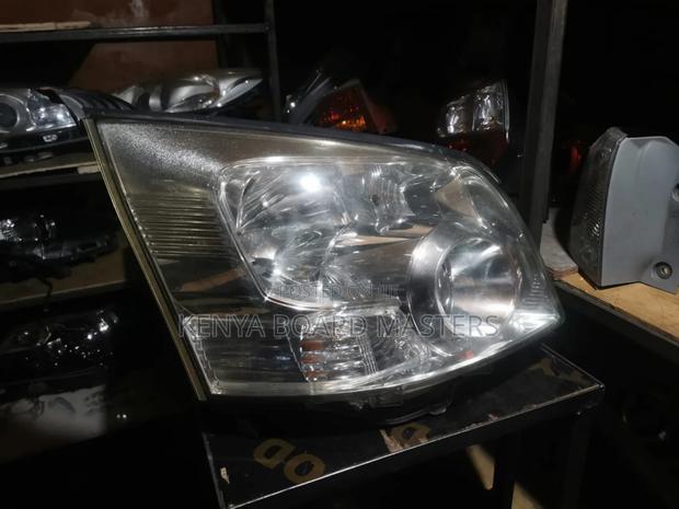Toyota Noah 2006-2008 Zenon Headlight