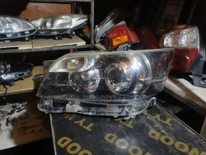 Toyota Rumion Zenon
Headlight Black Shade