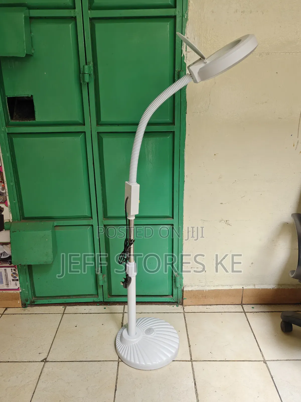 Portable Magnifying Adjustable Lamp
