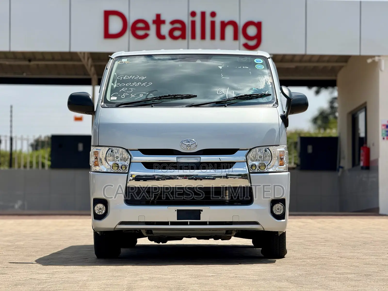 Toyota HiAce 2018 Silver