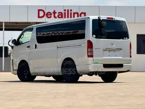 Toyota HiAce 2018 Silver