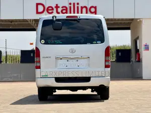 Toyota HiAce 2018 Silver