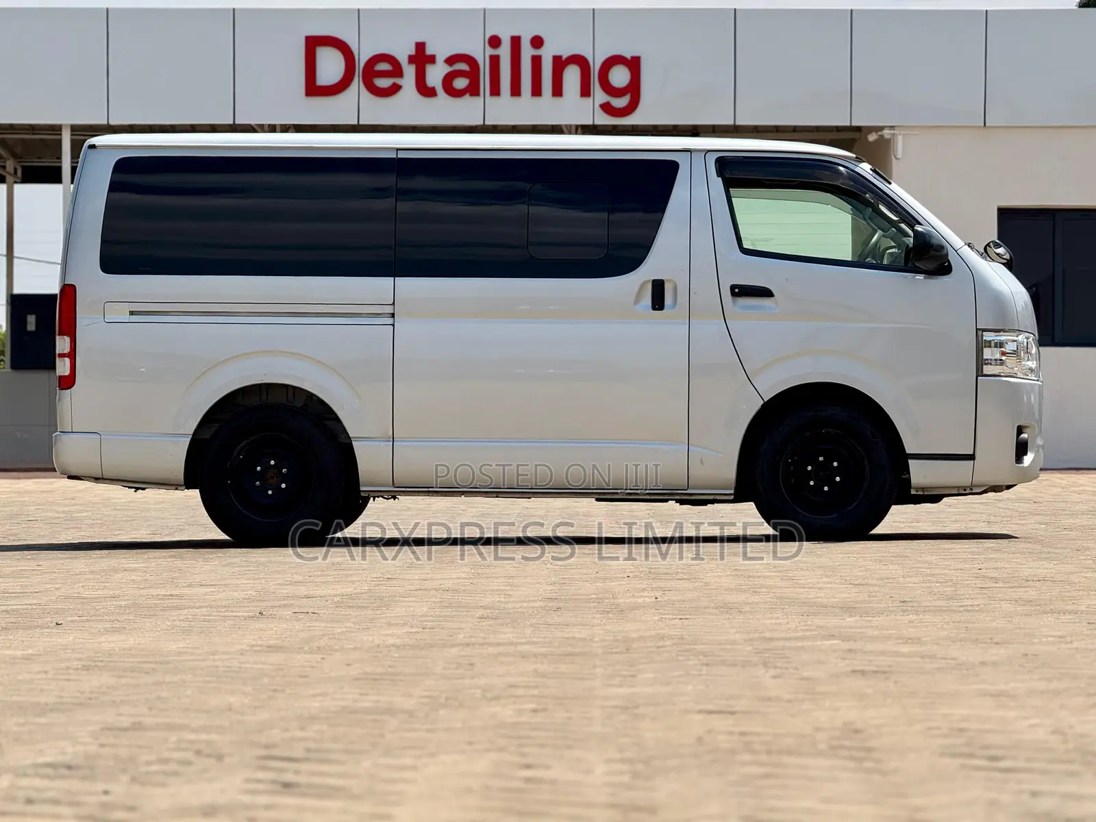 Toyota HiAce 2018 Silver