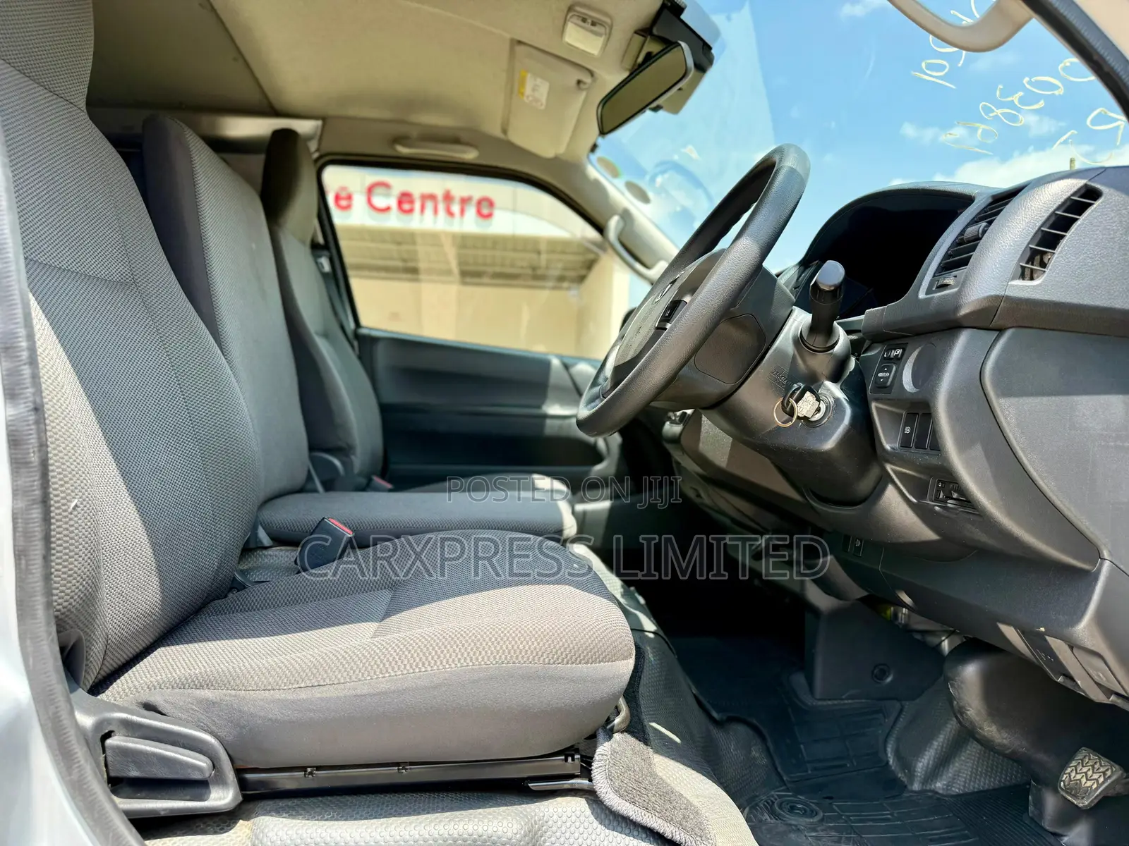 Toyota HiAce 2018 Silver