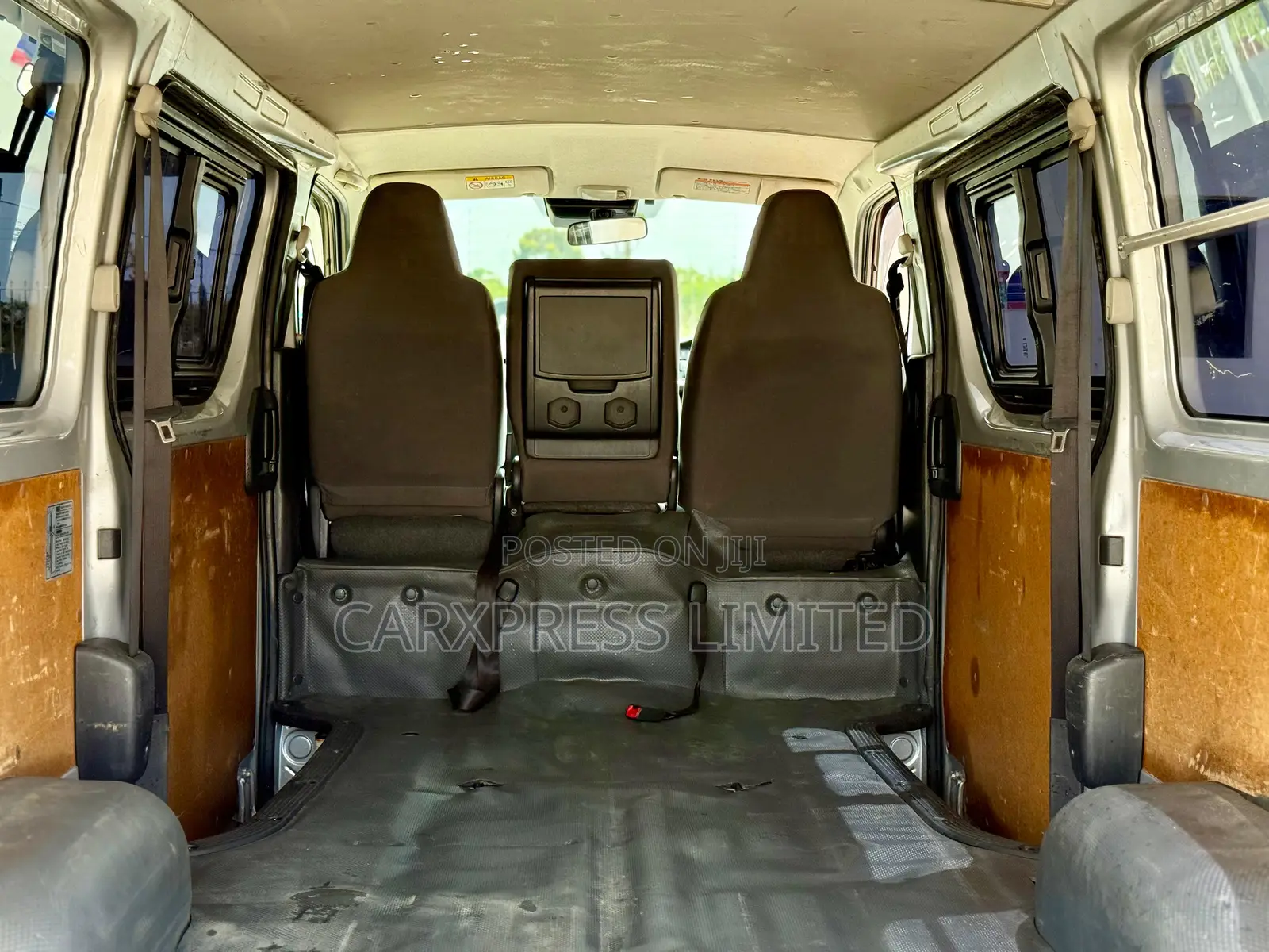 Toyota HiAce 2018 Silver
