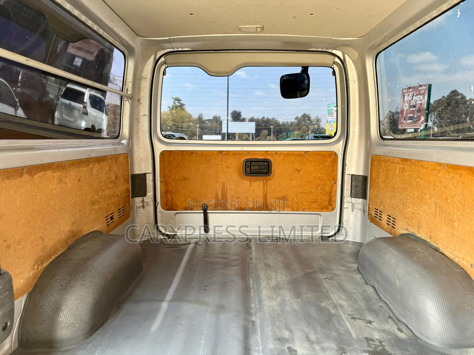 Toyota HiAce 2018 Silver
