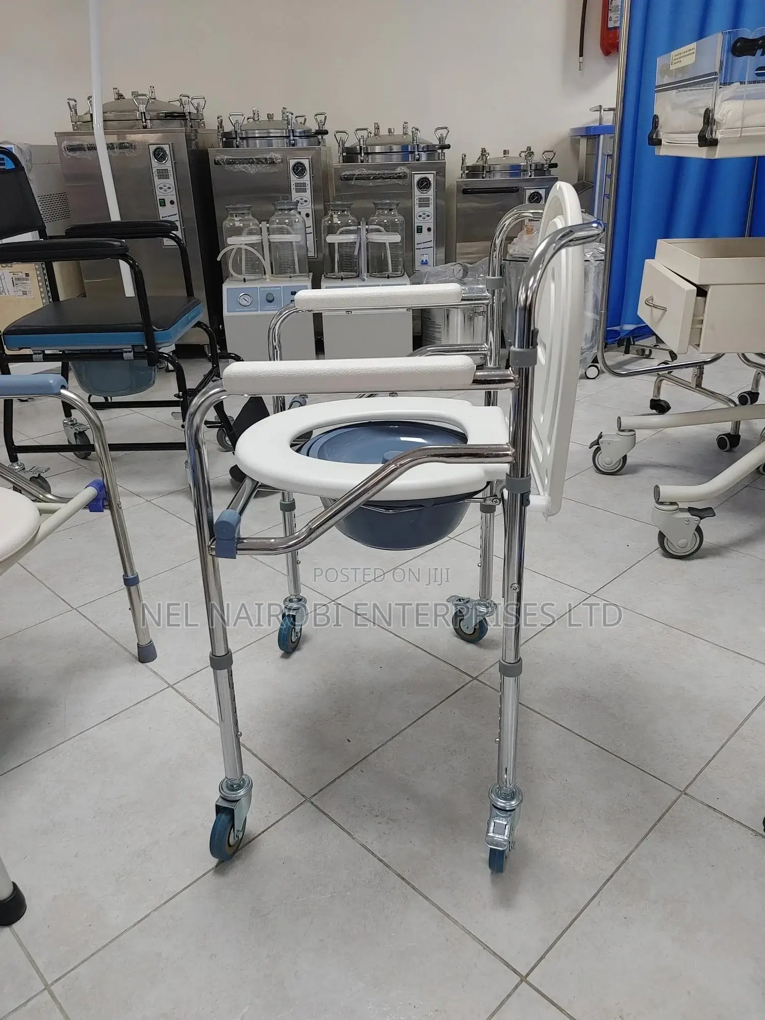 Foldable Commode Chair With Casters (Mp- Bf594)