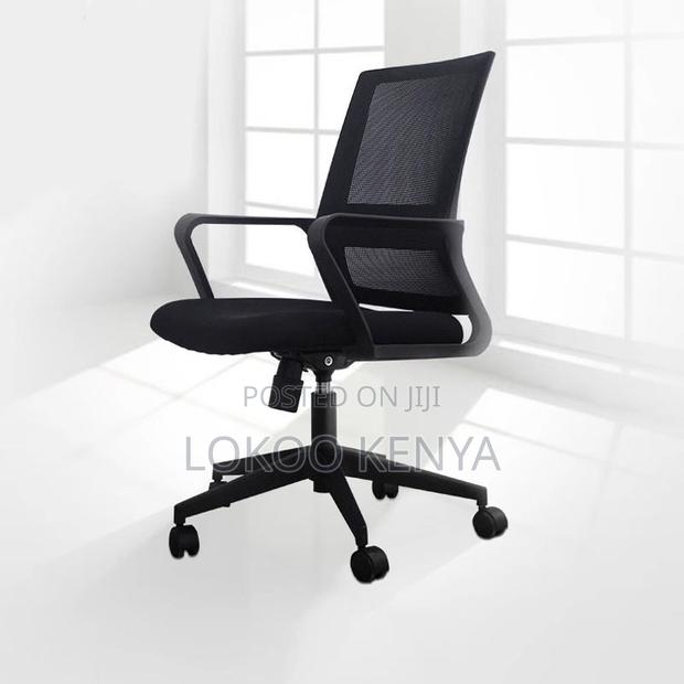 Office Chair : Professional Mesh Office Seat – Black - main view