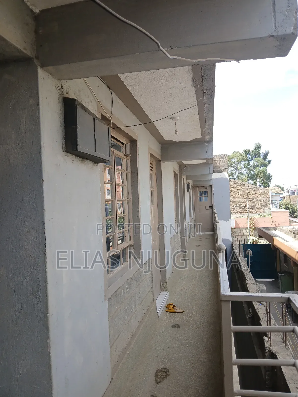 Mini Flat in Donholm for sale