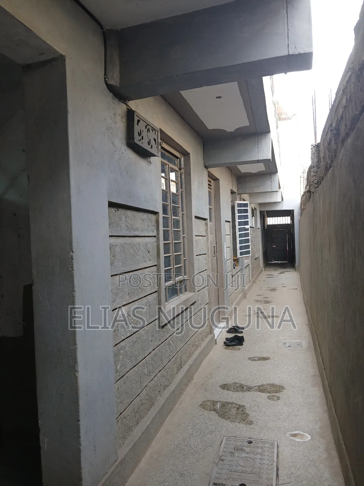 Mini Flat in Donholm for sale