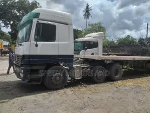Flatbed/ Container Trailers for Transport Available
