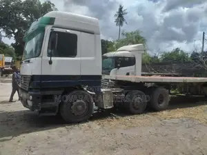 Flatbed/ Container Trailers for Transport Available