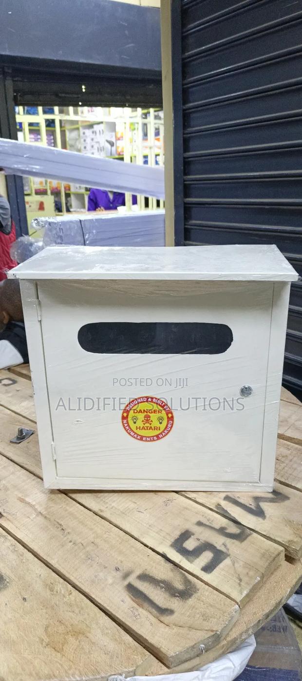 18 by 18 Meterbox Powdercoated - main view