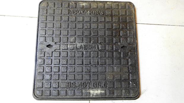 450 *450 - Cast Iron Manhole Covers - main view