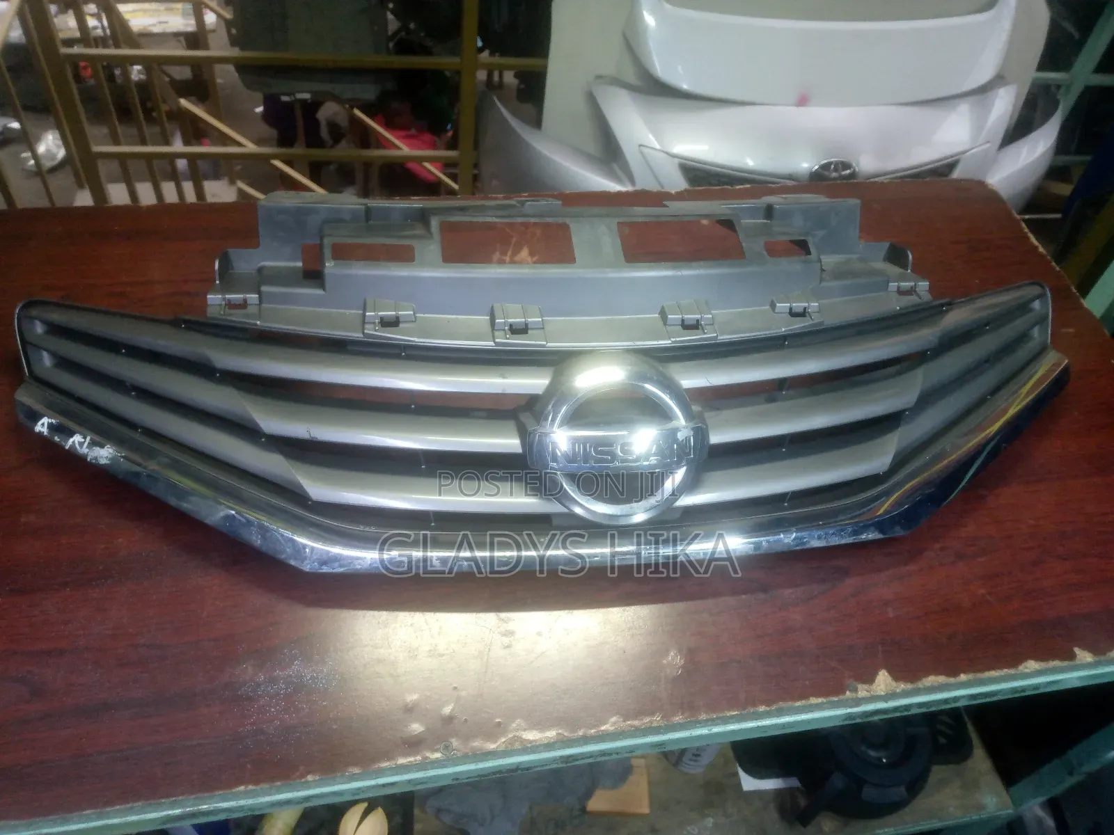 Nissan Note Grill 2012