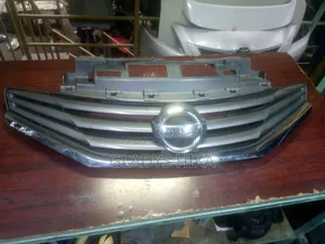Nissan Note Grill 2012
