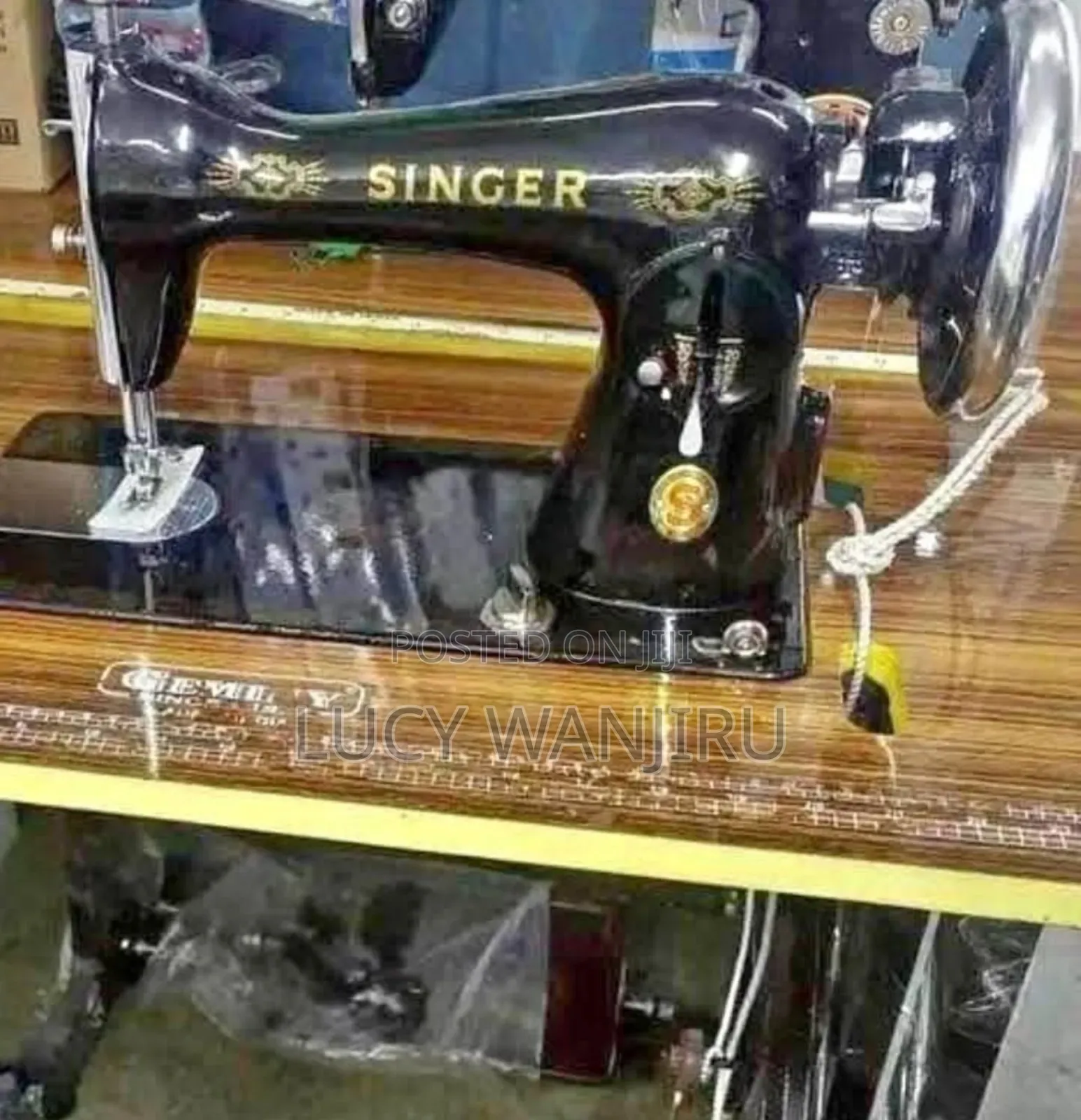 Singer Sewing Machine/ Sewing Machine Singer
