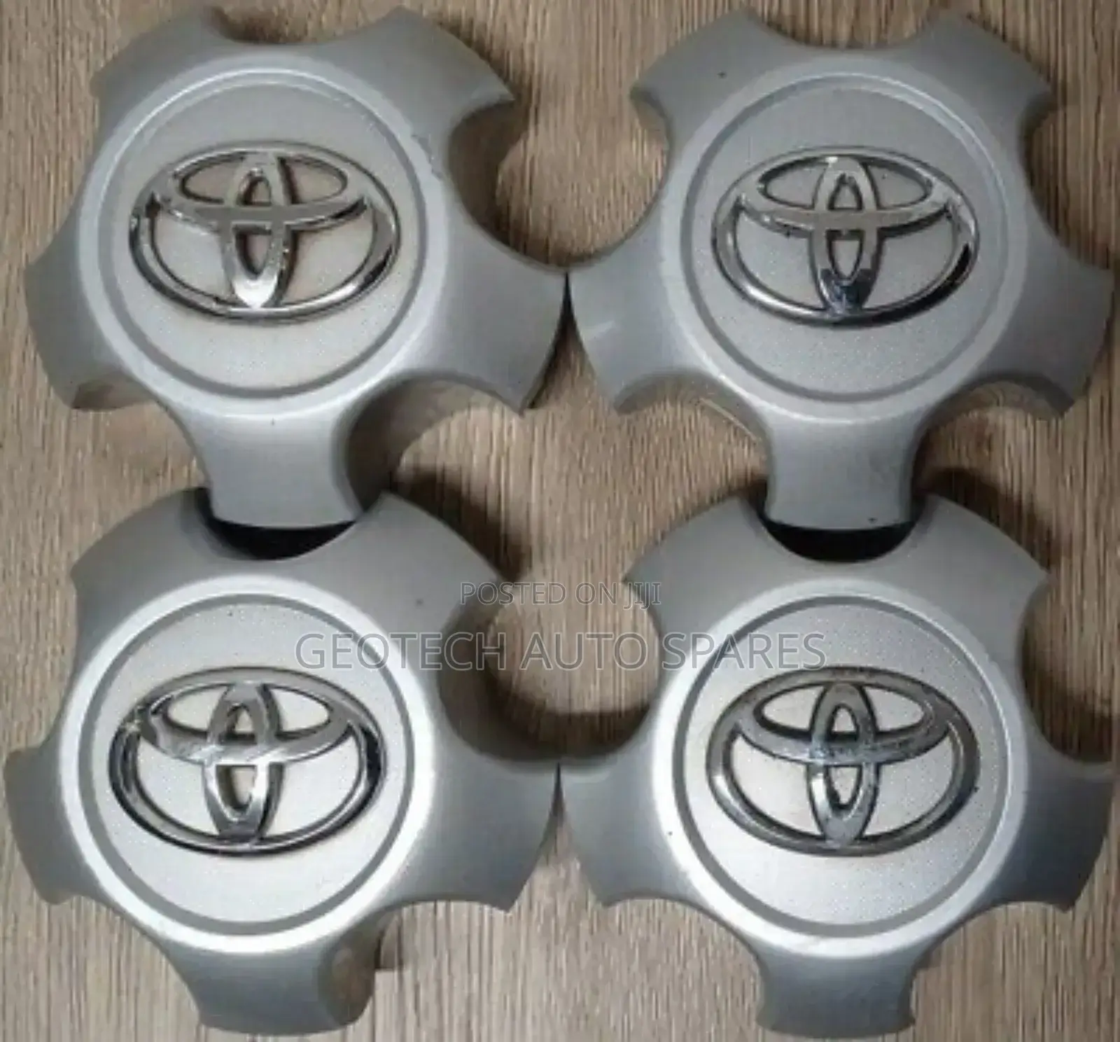 Vanguard/Rav4 Center Rim Caps