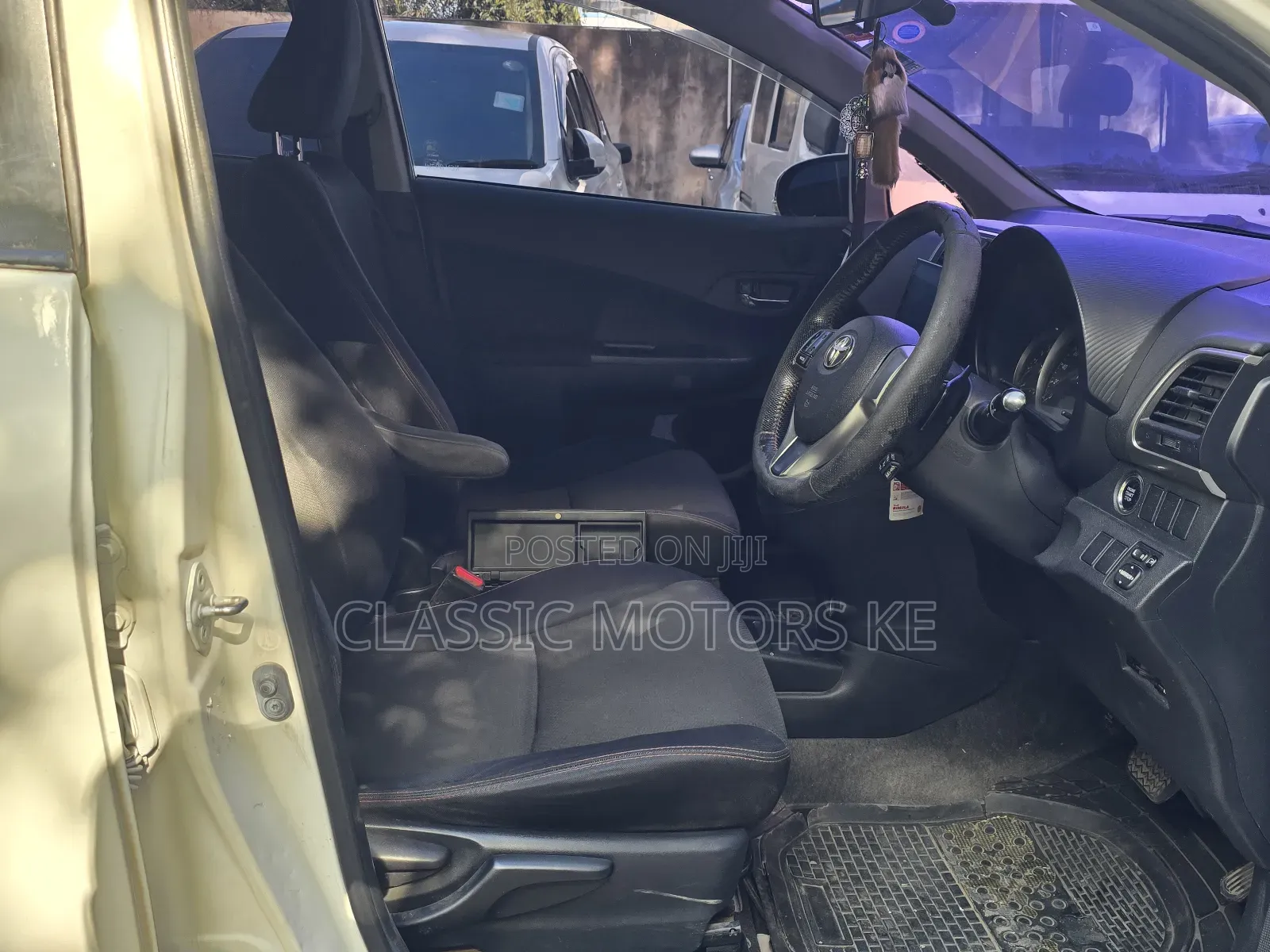 Toyota Ractis 1.5 FWD 2015 White