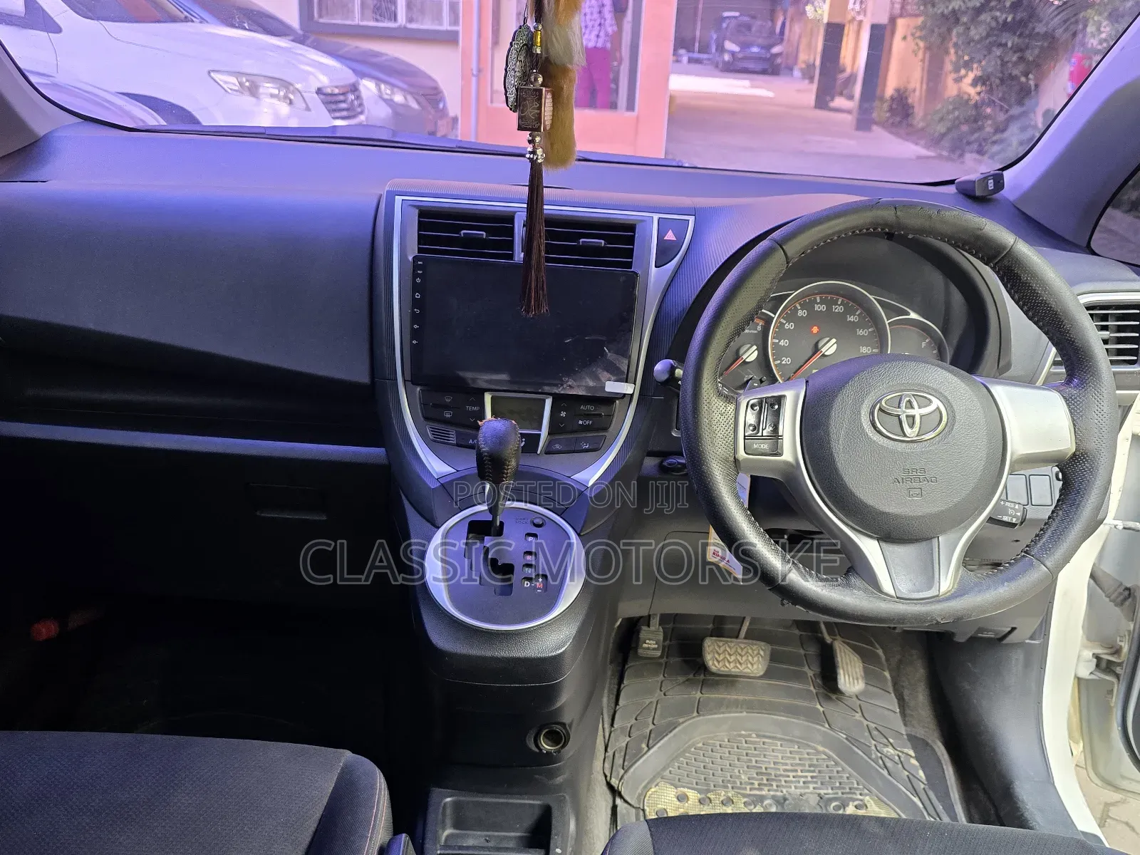 Toyota Ractis 1.5 FWD 2015 White