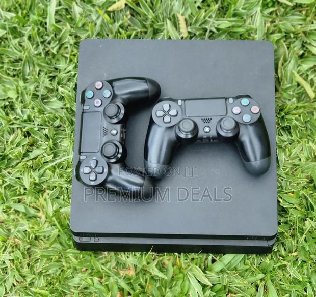Ps4 Slim Black Charcoal Chipped With 10games.