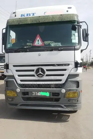 Trailer for Goods and Cargo Transport Accessible