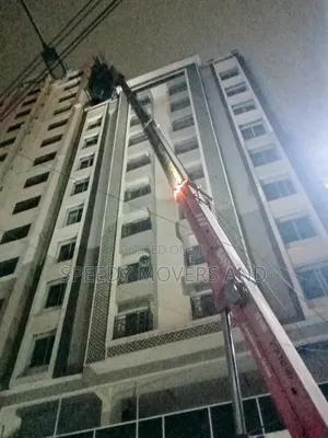 Lifting Crane Accessible for Jobs