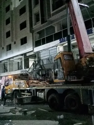 Lifting Crane Accessible for Jobs
