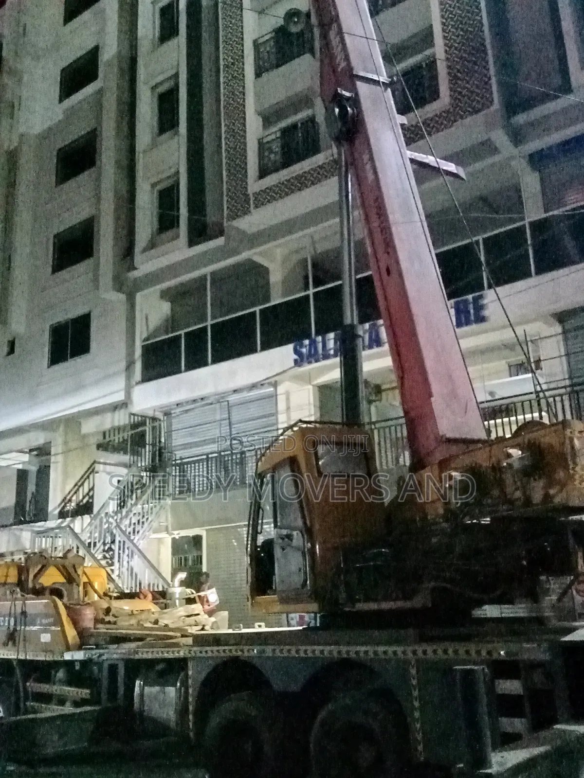 Lifting Crane Accessible for Jobs