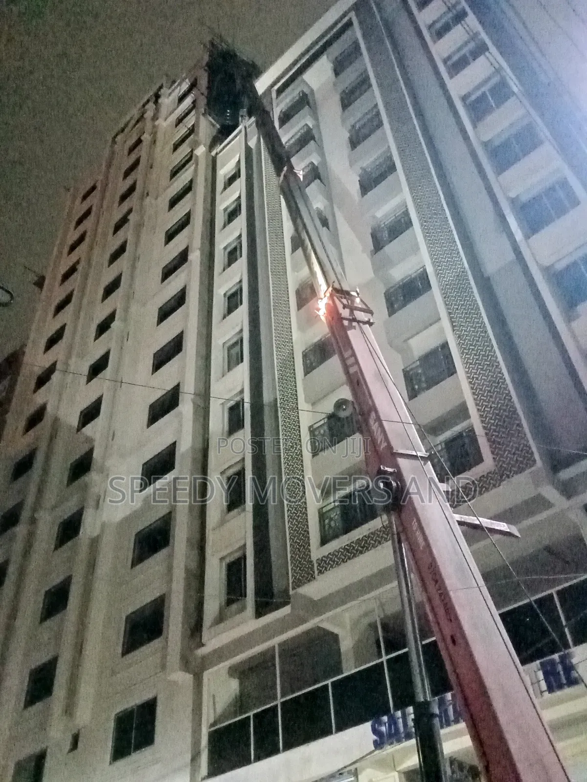 Lifting Crane Accessible for Jobs