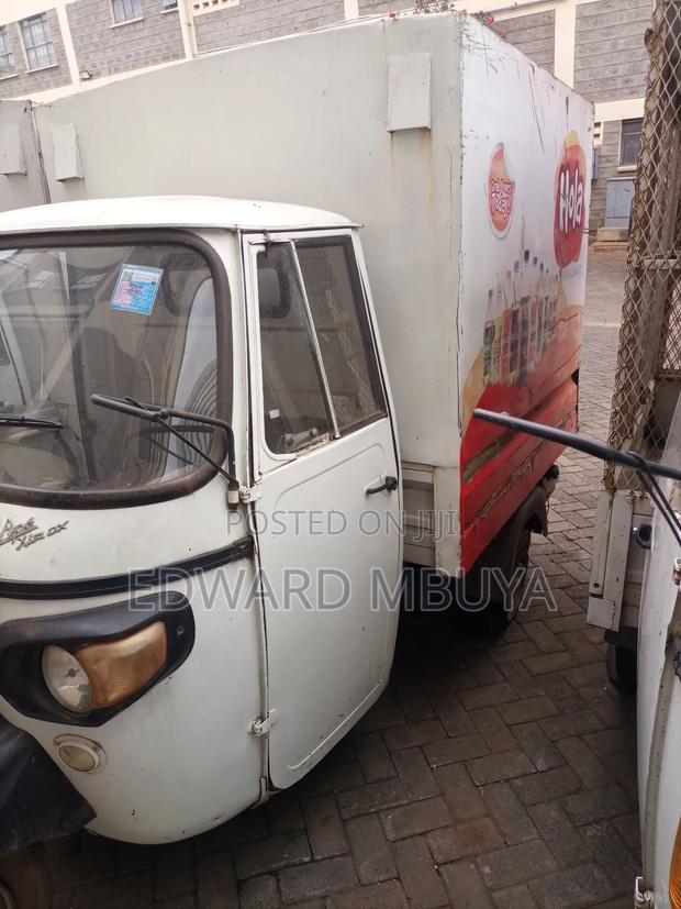 Piaggio 2022 White - thumbnail 2