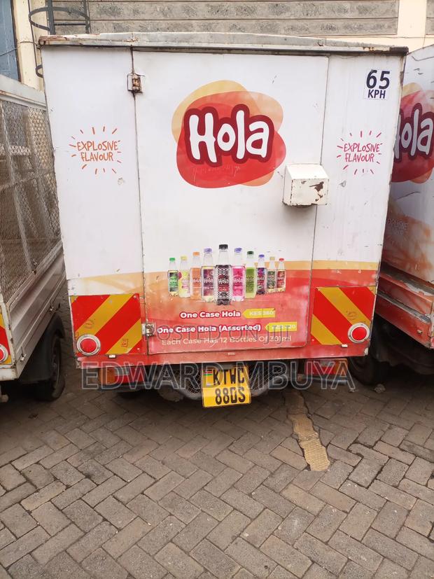 Piaggio 2022 White - thumbnail 3