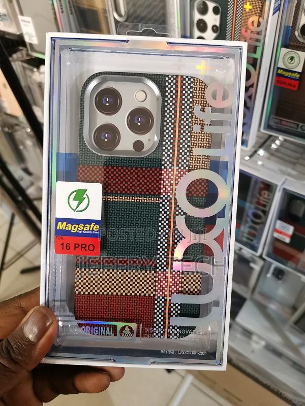 Carbon Fiber Pattern Protective Case for iPhone 16 Pro - main view