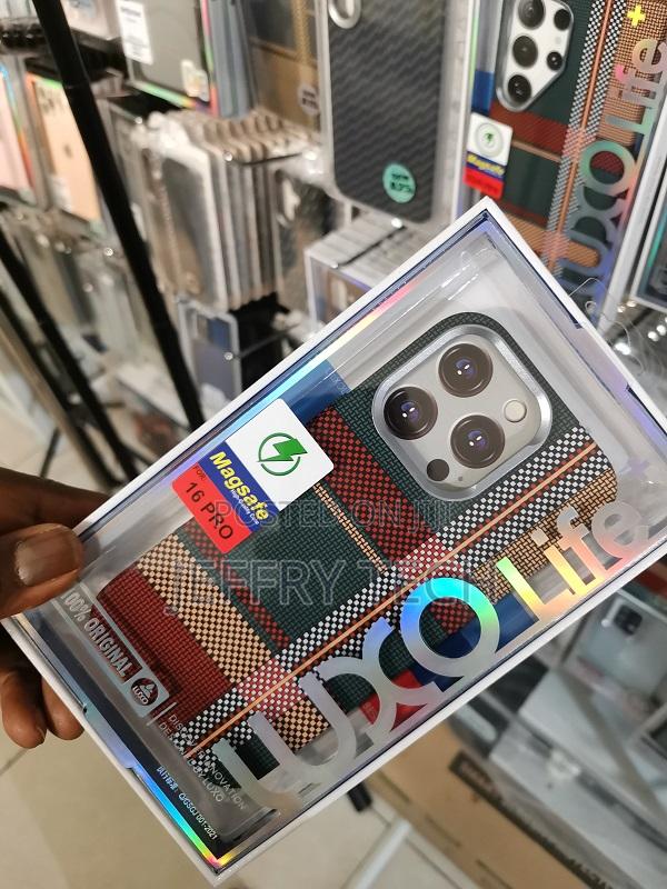 Carbon Fiber Pattern Protective Case for iPhone 16 Pro - thumbnail 2