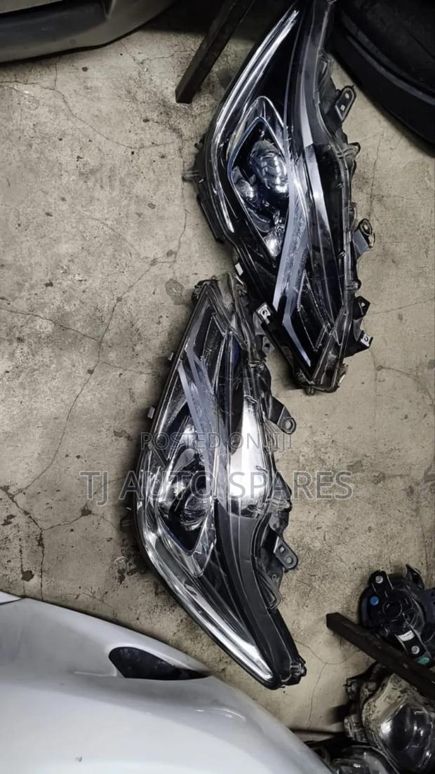 Headlights Crown 2016 - main view