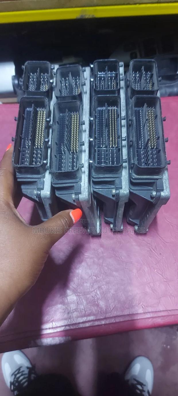 Engine Control Unit Computer Voxy - thumbnail 2