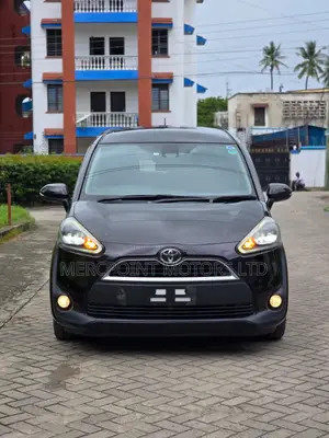Toyota Sienta 1.5 FWD 2018 Purple