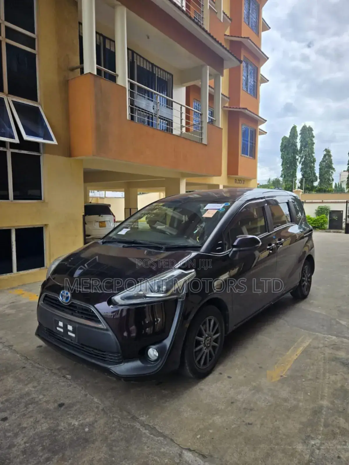 Toyota Sienta 1.5 Hybrid FWD 2018 Black