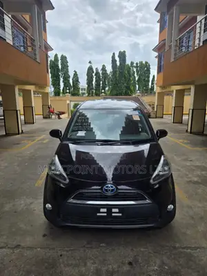 Toyota Sienta 1.5 Hybrid FWD 2018 Black