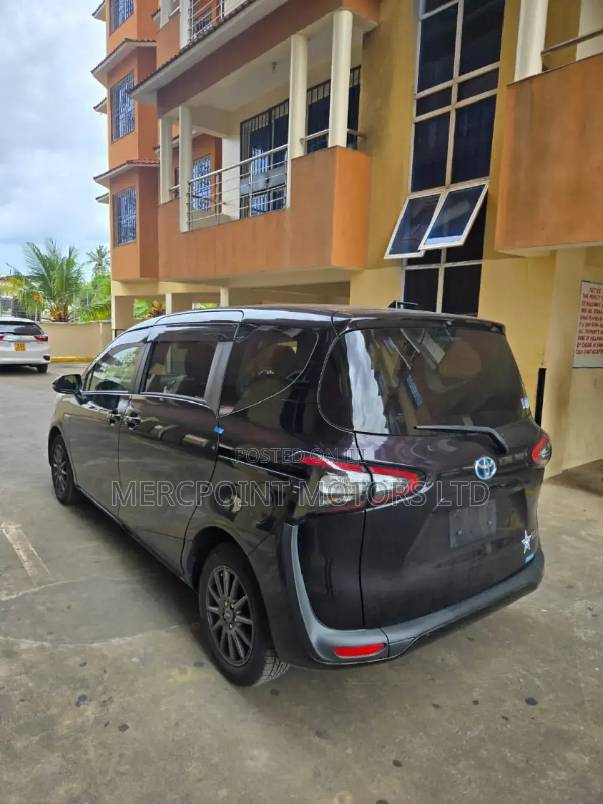 Toyota Sienta 1.5 Hybrid FWD 2018 Black