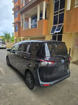 Toyota Sienta 1.5 Hybrid FWD 2018 Black