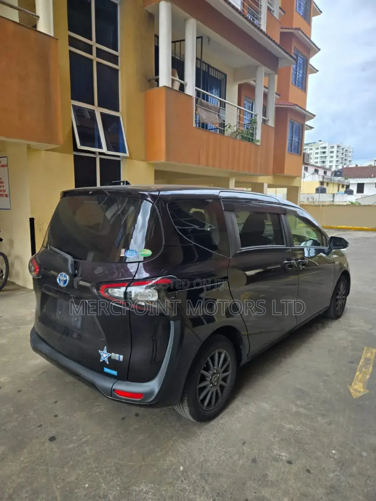 Toyota Sienta 1.5 Hybrid FWD 2018 Black