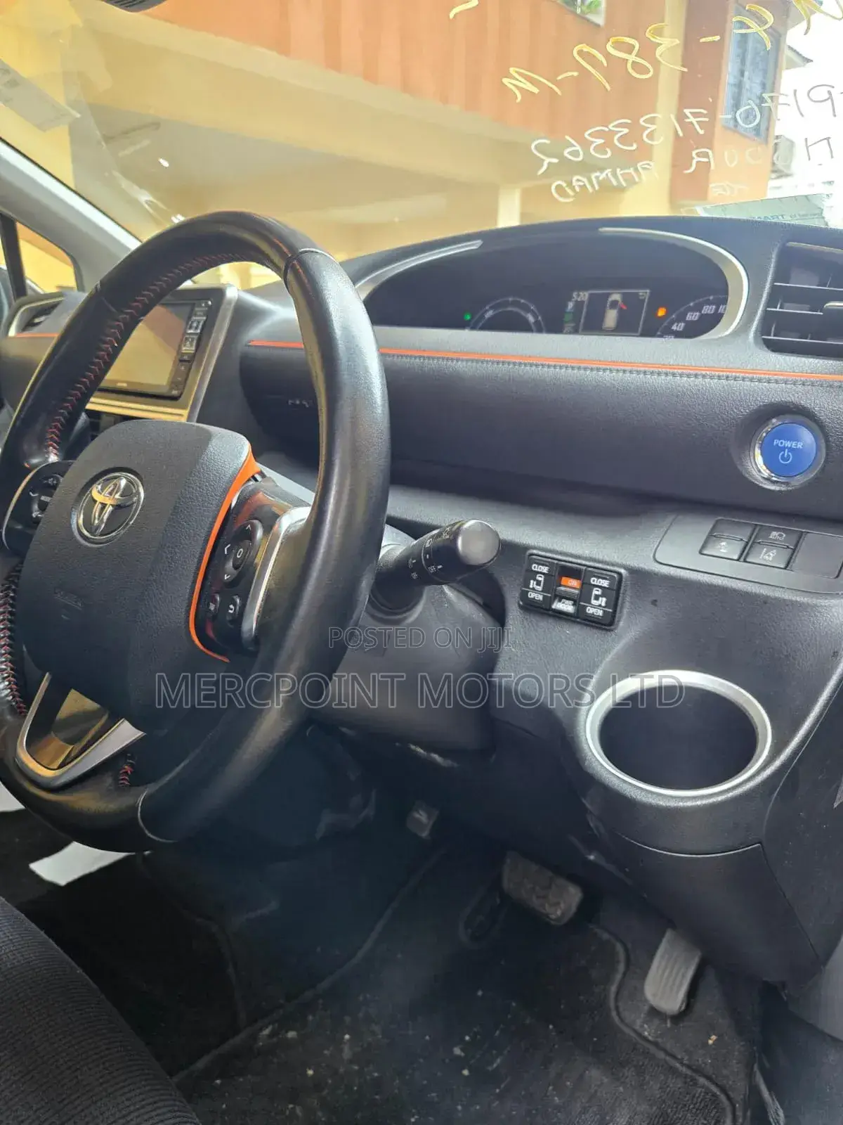 Toyota Sienta 1.5 Hybrid FWD 2018 Black