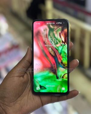 Samsung Galaxy S10e 128 GB Blue - main view