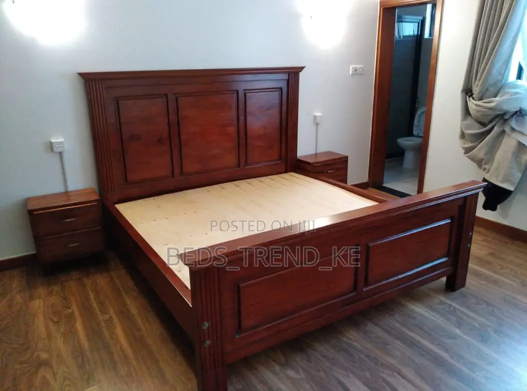 Classic Mahogany 6 by 6 Bed With Side Drawers