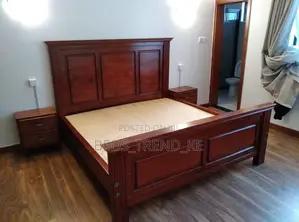 Classic Mahogany 6 by 6 Bed With Side Drawers